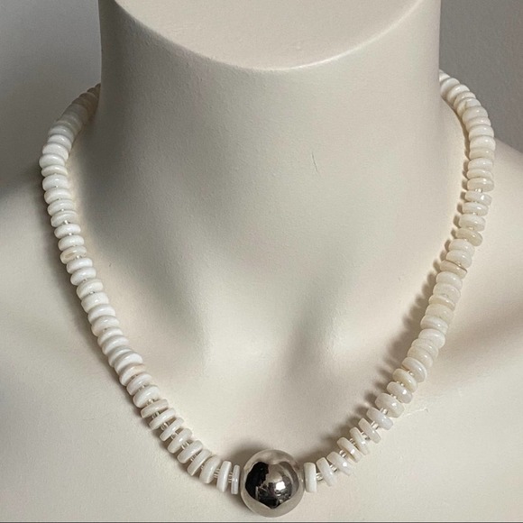 Anthropologie Sphere HEART TOGGLE Mother of Pearl Beaded Necklace mop - Picture 7 of 9